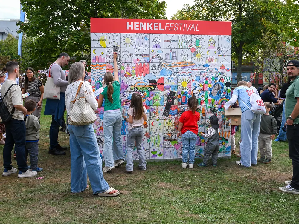 
Ein vielfältiges Familienprogramm mit kreativen und spielerischen Angeboten begeisterte die Kinder.