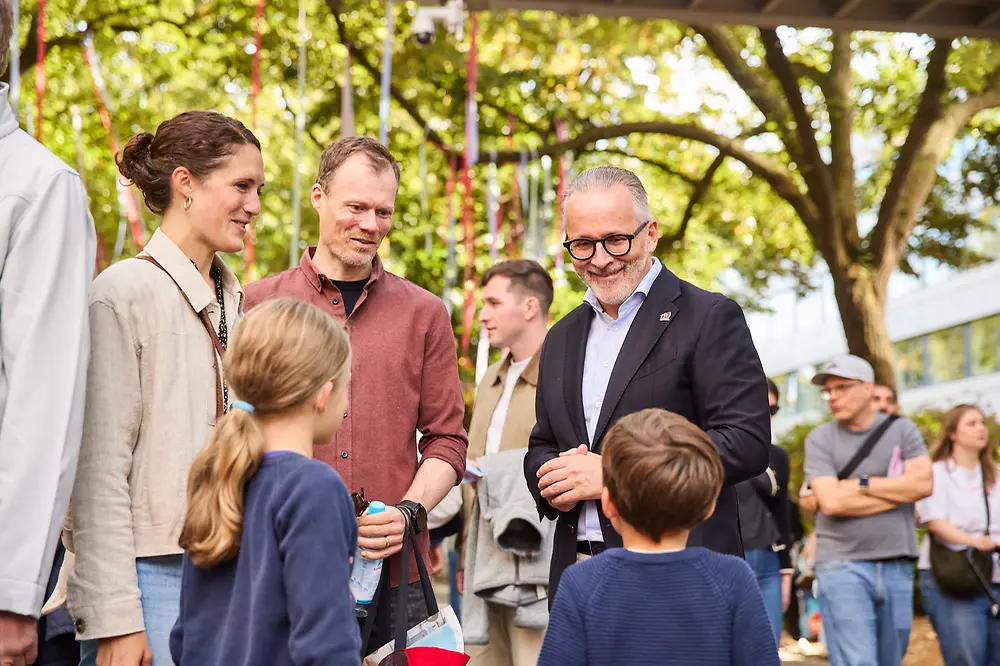 
CEO Carsten Knobel begrüßte die Gäste beim Henkel-Festival am Düsseldorfer Hauptsitz.