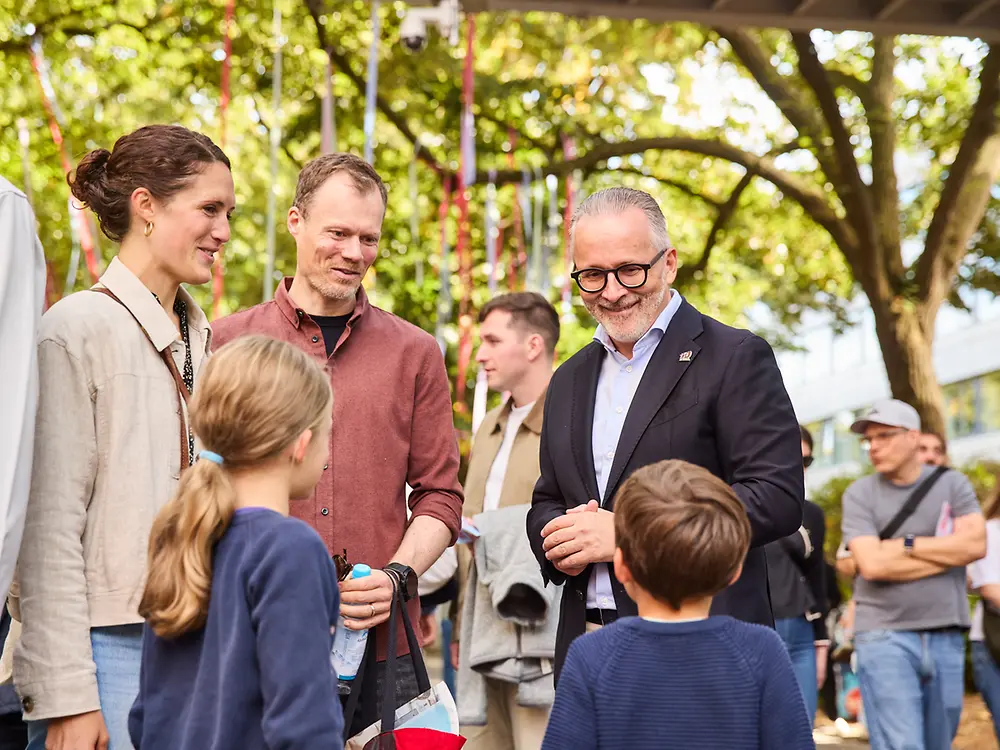 
CEO Carsten Knobel begrüßte die Gäste beim Henkel-Festival am Düsseldorfer Hauptsitz.