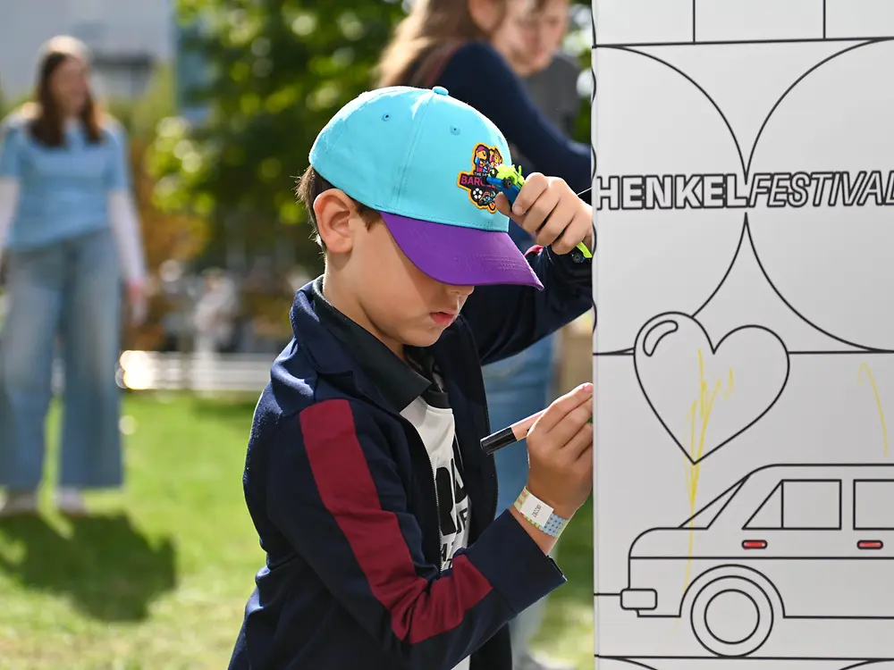 
Ein vielfältiges Familienprogramm mit kreativen und spielerischen Angeboten begeisterte Kinder jeden Alters.