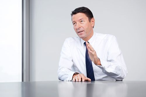 kasper-rorsted-portrait-sitting-gesticulating-1