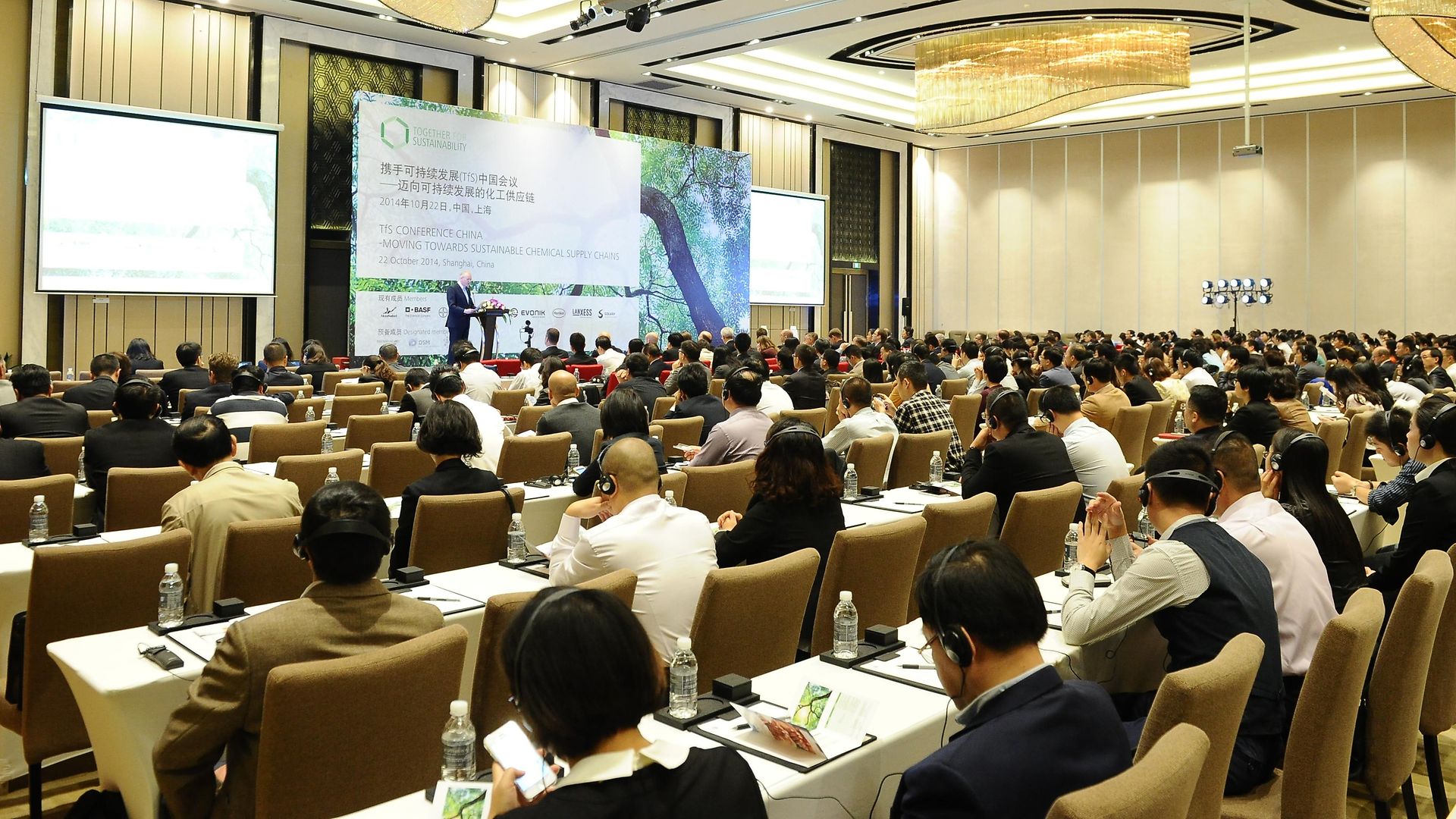 In einer Podiumsdiskussion äußerten sich TfS Mitglieder und Lieferantenvertreter zu Erfolgen und Herausforderungen bezüglich der Verwirklichung der TfS-Ziele in China.