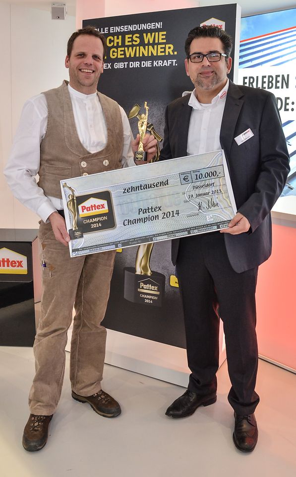 Pattex Champion Robert Heinrichs (l.) und Karim Marzouki (Technischer Manager Henkel Bautechnik Deutschland) 