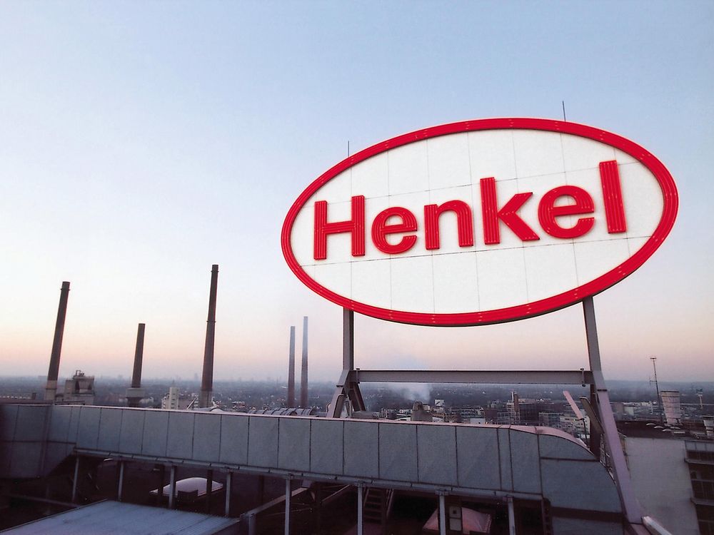 Henkel-Logo auf Gebäude