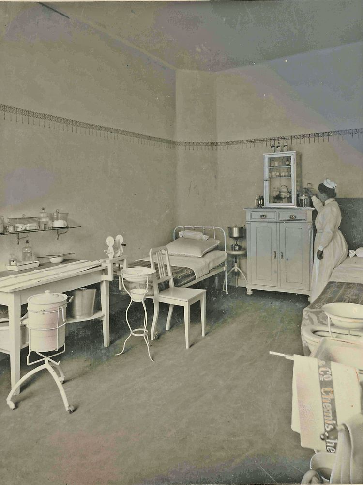 Die erste Krankenstube 1910