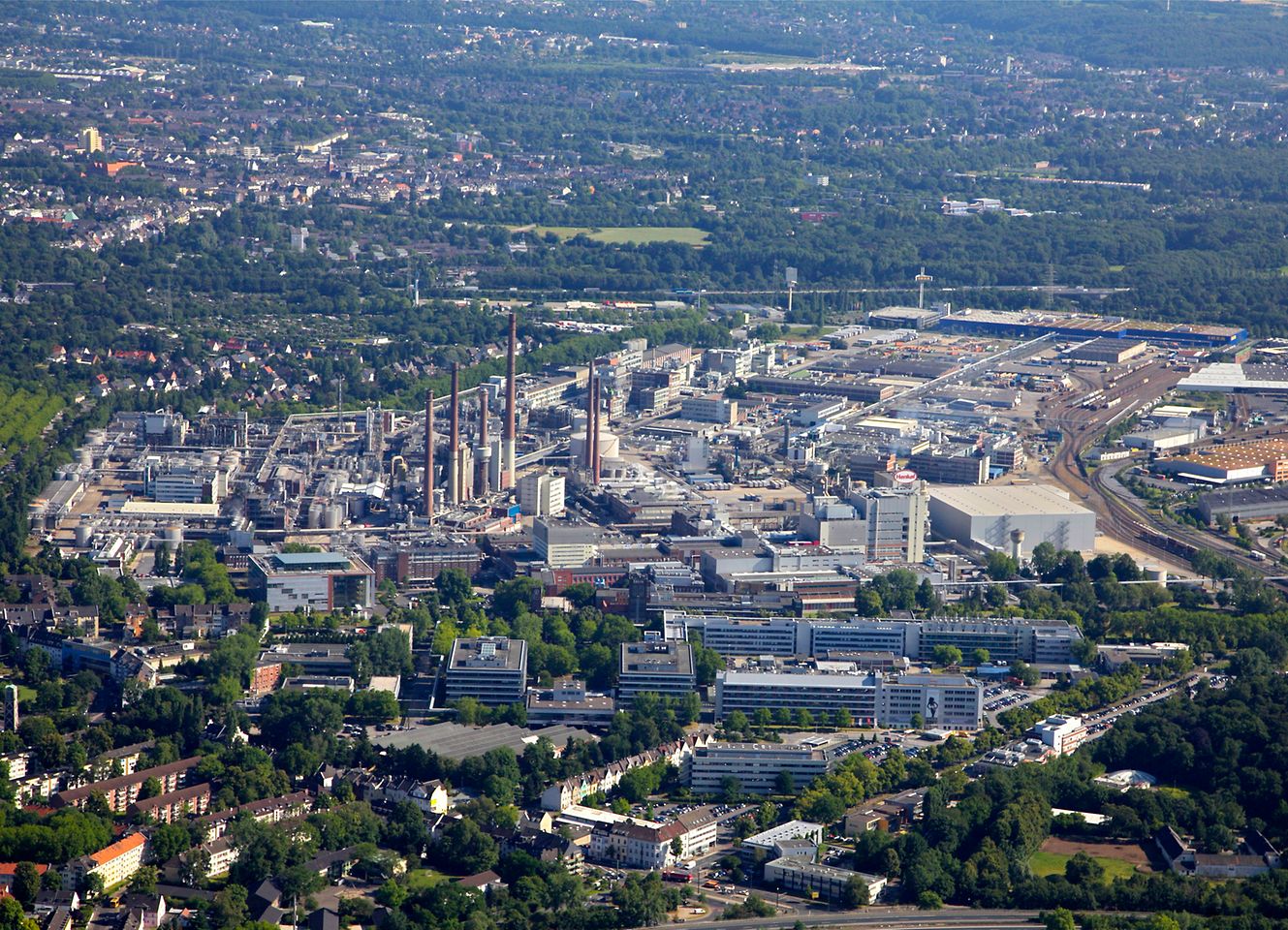 Düsseldorf – bis heute Firmensitz und größte Produktionsstätte von Henkel