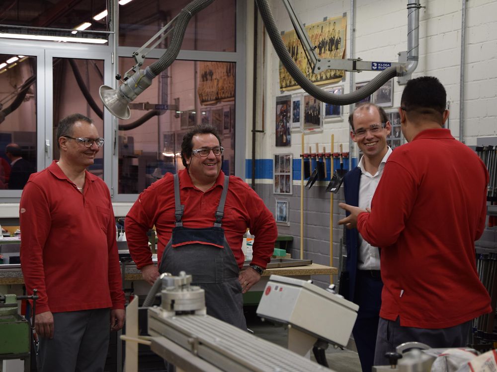 Bei Henkel arbeiten zum Beispiel zwei Teilnehmer von „Praktikum PLUS Direkteinstieg“ als Industriemechaniker in den Werkstätten. 
