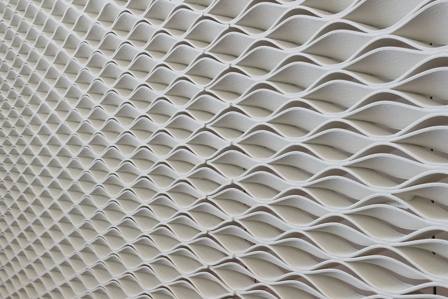 
Eine aus Loctite Materialien 3D-gedruckte Wand im Henkel Innovations- und Interaktionszentrum, die von Jennings Design Studio, Dublin und Aectual, Niederlande, designt wurde.
