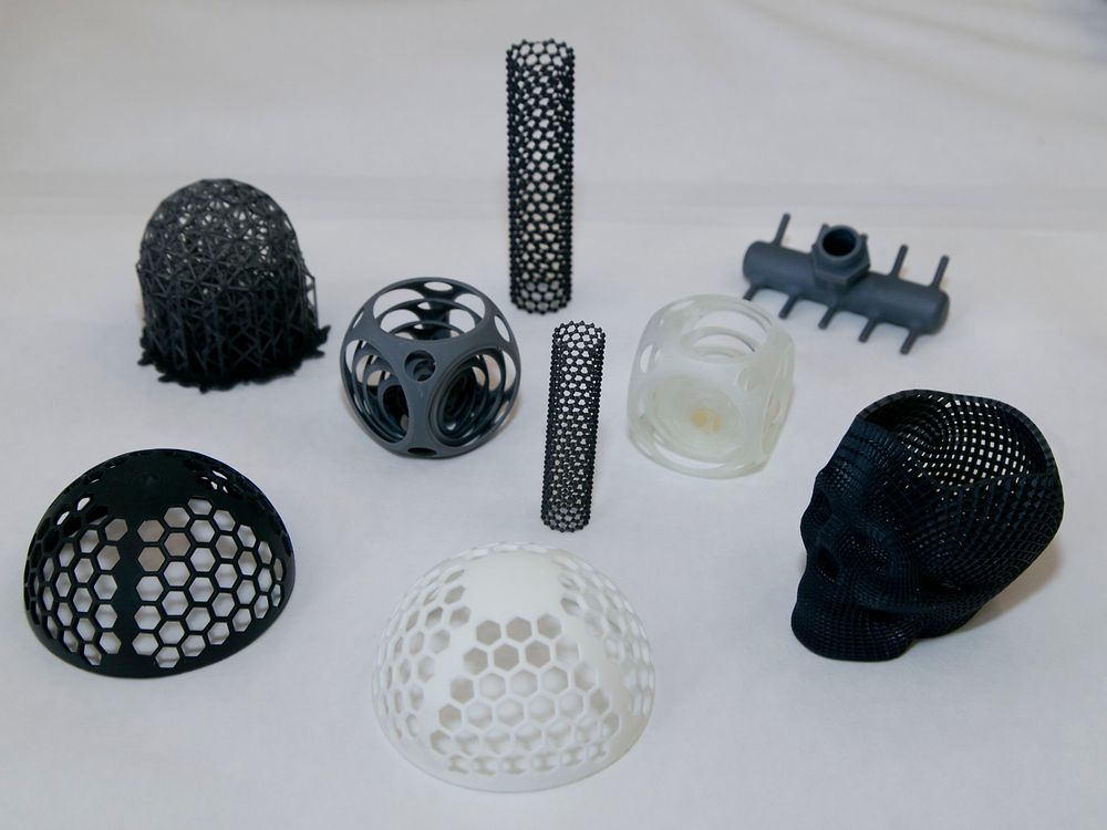 
Henkel bietet ganzheitliche Lösungen, die den Einsatz von 3D-Druck in der Bauteilefertigung in verschiedenen Industrien ermöglichen. 