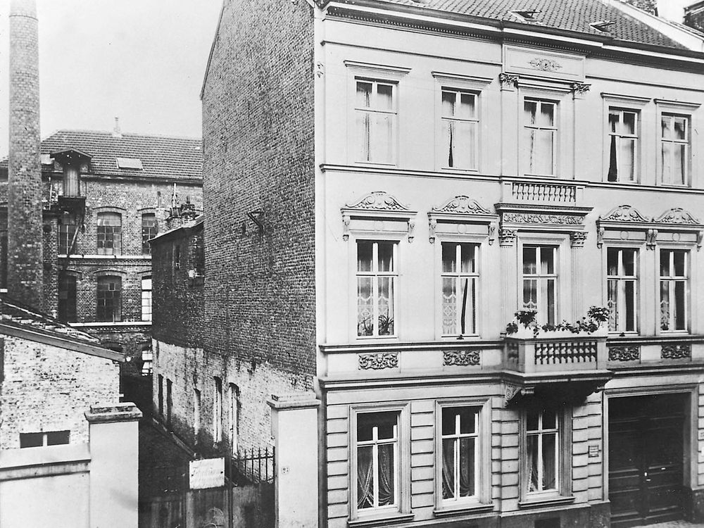 1876 gründete Fritz Henkel mit zwei Kollegen die Handelsgesellschaft „Henkel & Cie“ in einem Hinterhof in Aachen