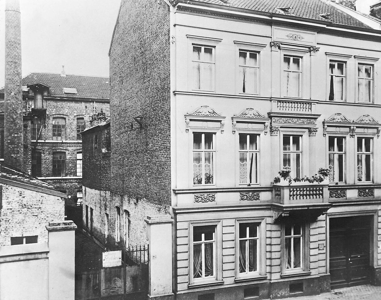 1876 gründete Fritz Henkel mit zwei Kollegen die Handelsgesellschaft „Henkel & Cie“ in einem Hinterhof in Aachen