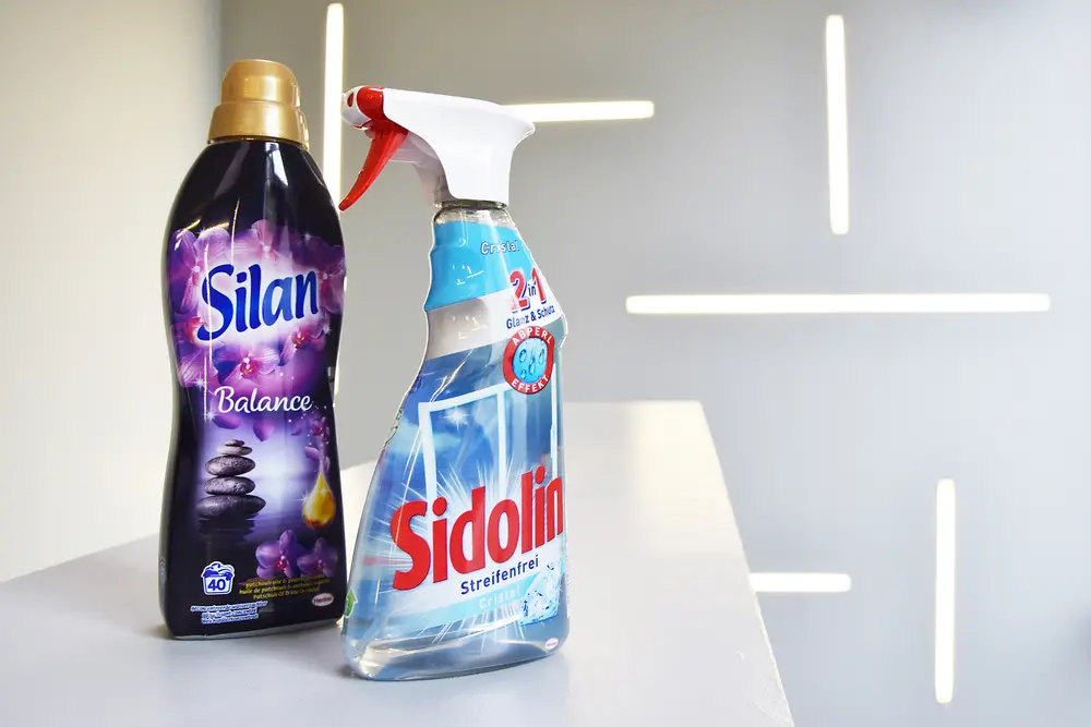 
In den Pilotprojekten wurde „Social Plastic“ in verschiedene Flaschenarten von Wasch- und Reinigungsmitteln integriert, die in ausgewählten westeuropäischen Ländern verfügbar sind.