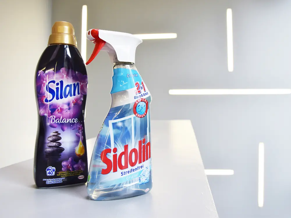 
In den Pilotprojekten wurde „Social Plastic“ in verschiedene Flaschenarten von Wasch- und Reinigungsmitteln integriert, die in ausgewählten westeuropäischen Ländern verfügbar sind.