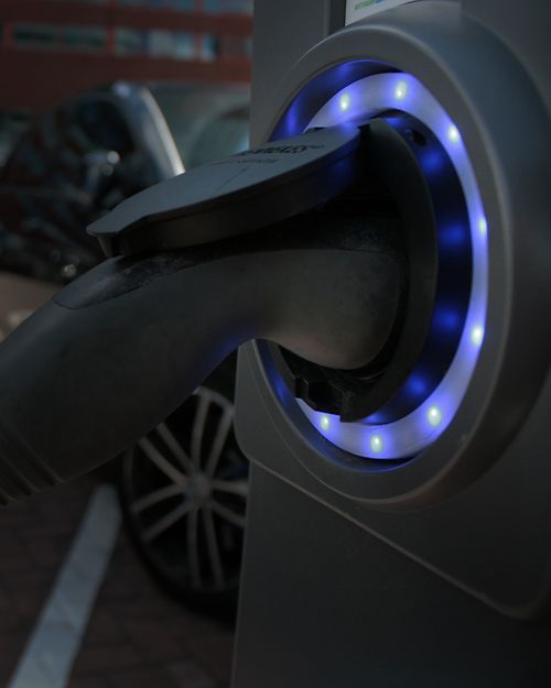 Nachhaltiger Energieverbrauch und Reichweite von Leichtbau-Elektrofahrzeugen Nachhaltiger Energieverbrauch von Leichtbau-Elektrofahrzeugen