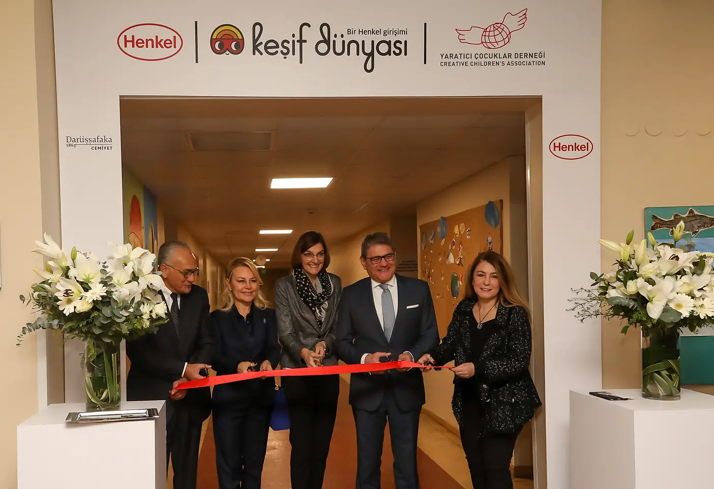 Henkel opened a permanent “Forscherwelt” center at the campus of Darüşşafaka school in Istanbul, taking the initiative to the next level.