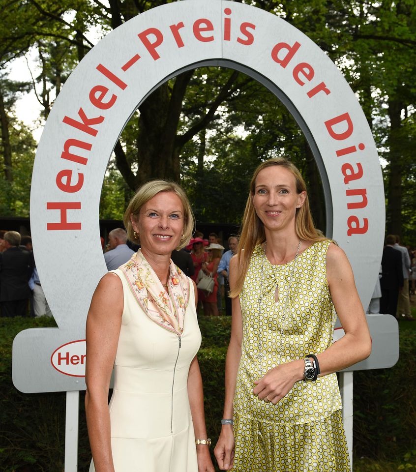 Kathrin Menges (links) und Dr. Simone Bagel-Trah beim Henkel-Renntag 2014. 