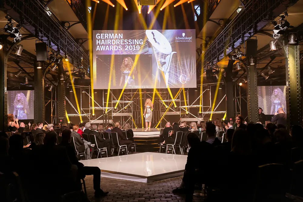 Unter dem Motto Gala reloaded moderierte Barbara Schöneberger die German Hairdressing Awards