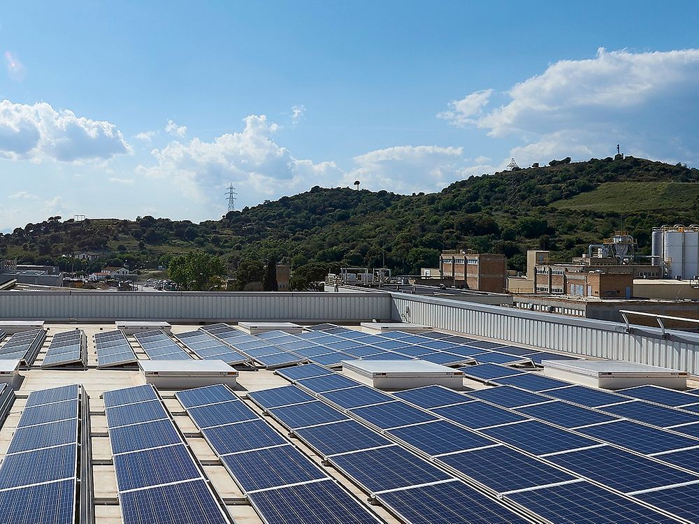 Dank eines ganzheitlichen Konzepts für Nachhaltigkeit wird die Anlage als erstes Produktionsgebäude in Spanien überhaupt die goldene DGNB Zertifizierung erhalten
