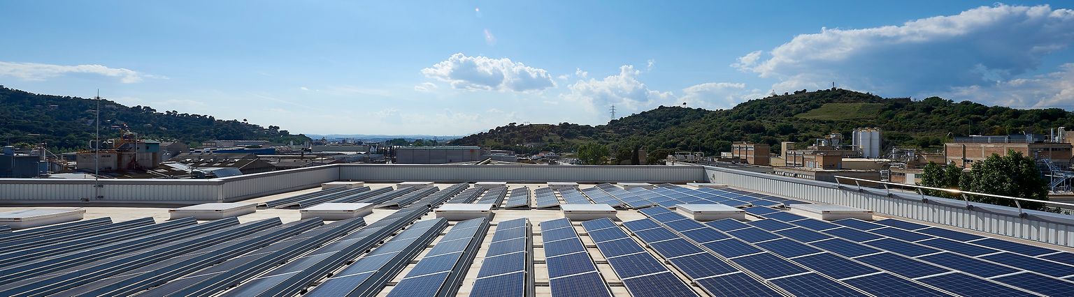 Dank eines ganzheitlichen Konzepts für Nachhaltigkeit wird die Anlage als erstes Produktionsgebäude in Spanien überhaupt die goldene DGNB Zertifizierung erhalten