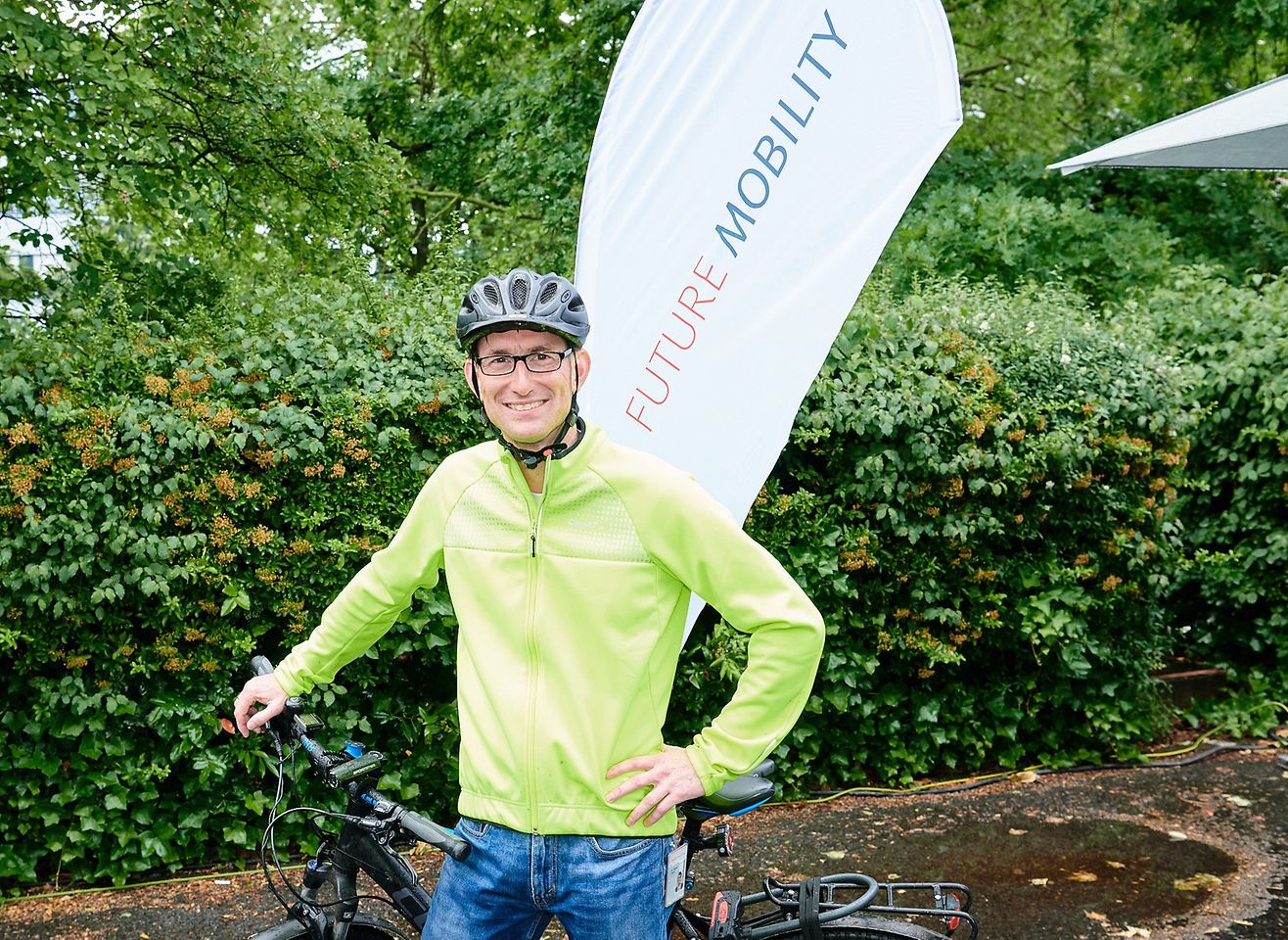 Standortleiter Daniel Kleine kam am Bike to Henkel Day im Juni 2019 mit dem Fahrrad zur Arbeit