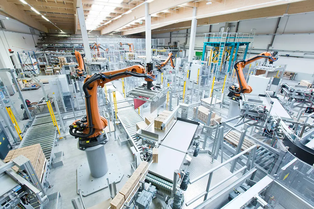 Der Einsatz von Robotern kann die Herstellung und Kontrolle hochwertiger Produkte erleichtern, was letztlich die Effizienz erhöht.